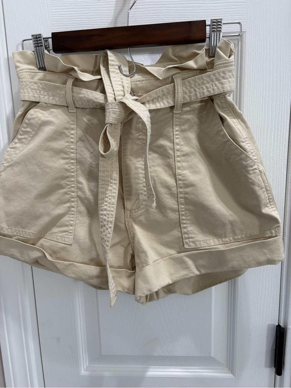 Abercrombie & Fitch High-Waist Paperbag Shorts in Cream